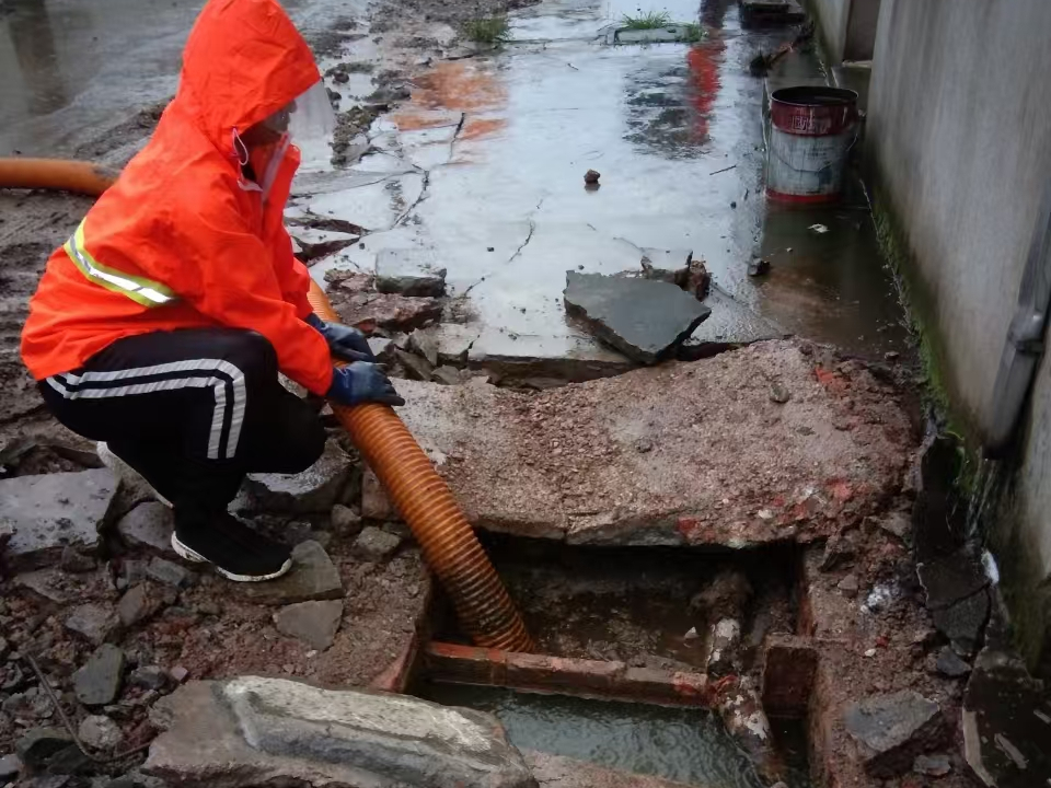 白城专业清理污水池 炜誉市政以规范流程守护城市 “肠道”