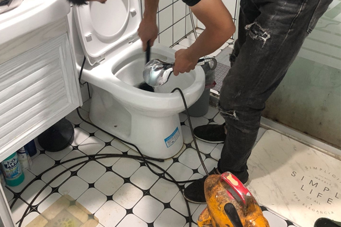 白城马桶堵塞自己疏通还是找师傅？专业上门服务让你省时更省心